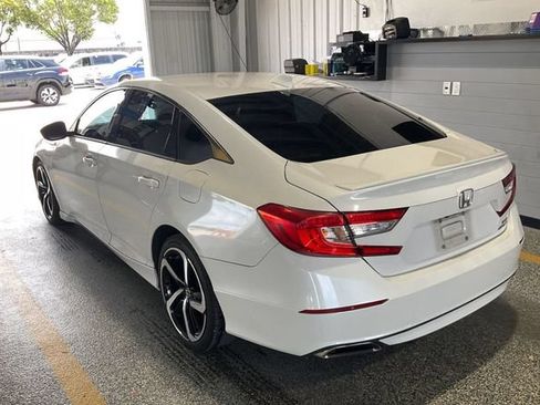 Used 2018 Honda Accord Sport image 2