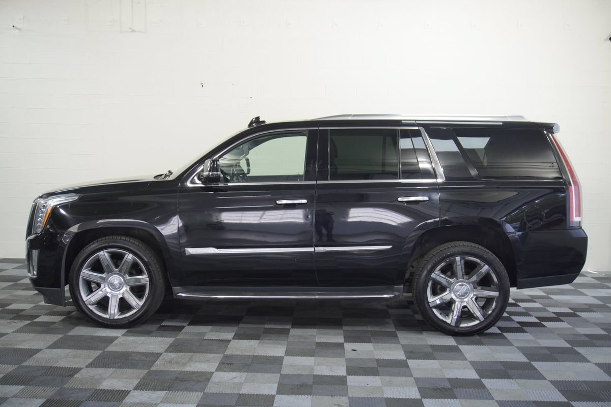 Used 2016 Cadillac Escalade Luxury AWD/4WD image 2