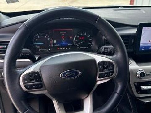 Used 2022 Ford Explorer XLT w/ Equipment Group 202A RWD image 30