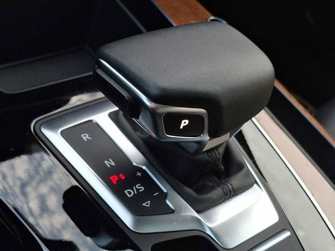 Used 2023 Audi Q5 2.0T Premium w/ Convenience Package image 10