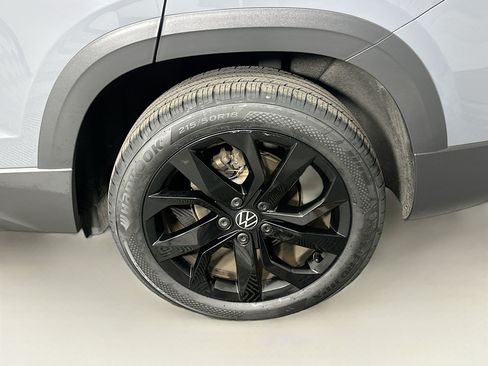 Used 2022 Volkswagen Taos SE FWD image 11