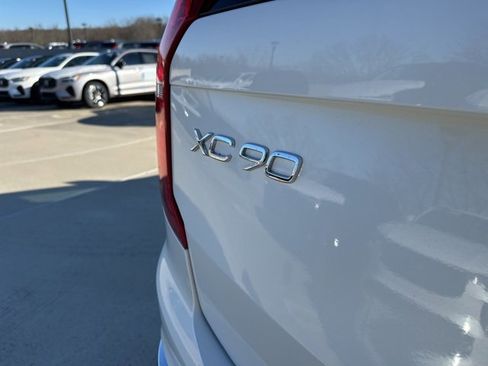 Certified 2024 Volvo XC90 T8 Ultimate image 38