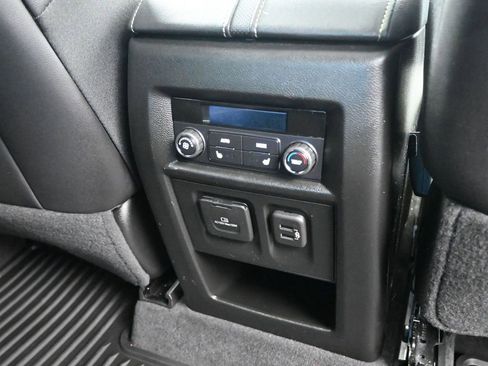 Used 2023 Chevrolet Traverse Premier image 19