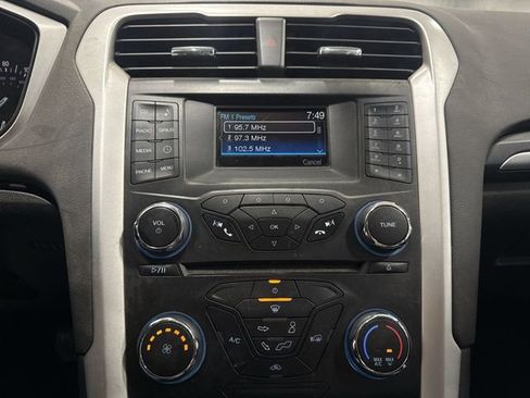 Used 2015 Ford Fusion SE FWD image 11