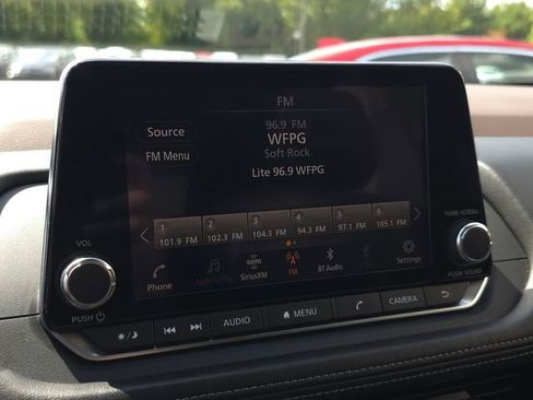 Used 2022 Nissan Rogue SL image 18