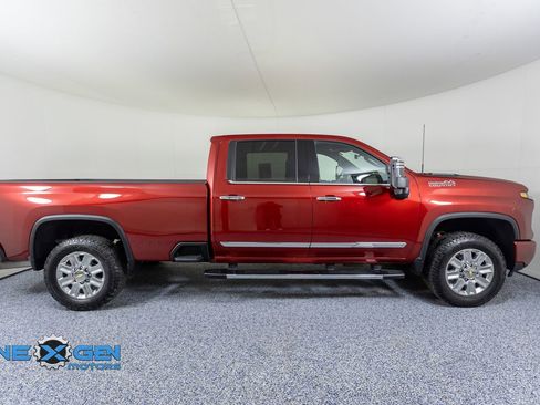 Used 2025 Chevrolet Silverado 2500 High Country w/ Technology Package AWD/4WD image 8