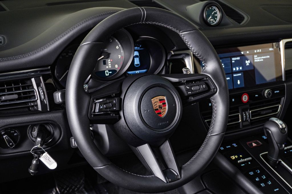 Certified 2026 Porsche Macan S AWD/4WD image 18