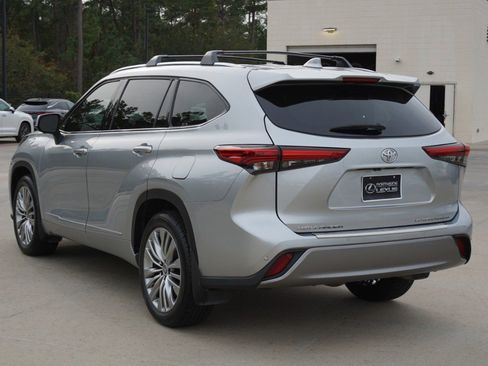 Used 2023 Toyota Highlander Platinum image 8