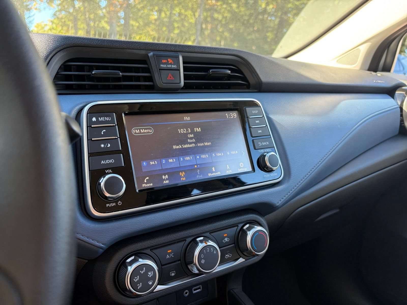 Used 2025 Nissan Versa SV FWD image 19