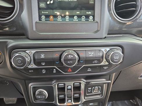 Used 2022 Jeep Wrangler Unlimited Sport image 25