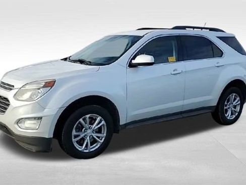 Used 2017 Chevrolet Equinox LT w/ Convenience Package image 4