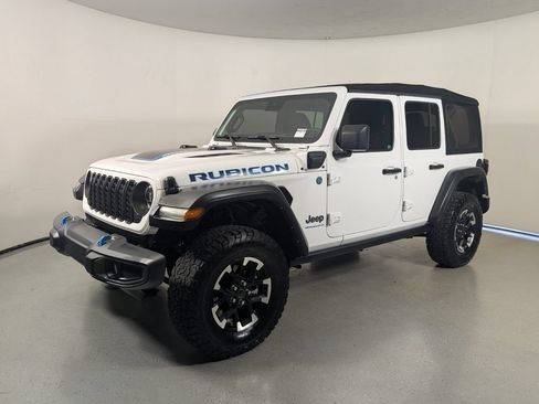 Used 2024 Jeep Wrangler Unlimited Rubicon 4xe AWD/4WD image 3