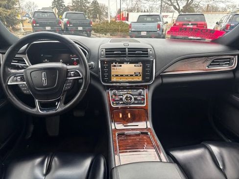 Used 2018 Lincoln Continental Premiere image 23