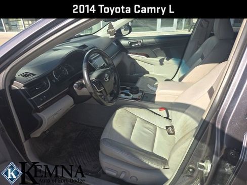 Used 2014 Toyota Camry XLE w/ Leather Package image 16