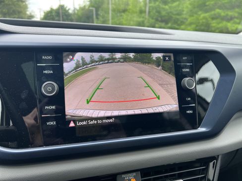 Certified 2023 Volkswagen Taos SE w/ Panoramic Sunroof Package FWD image 22