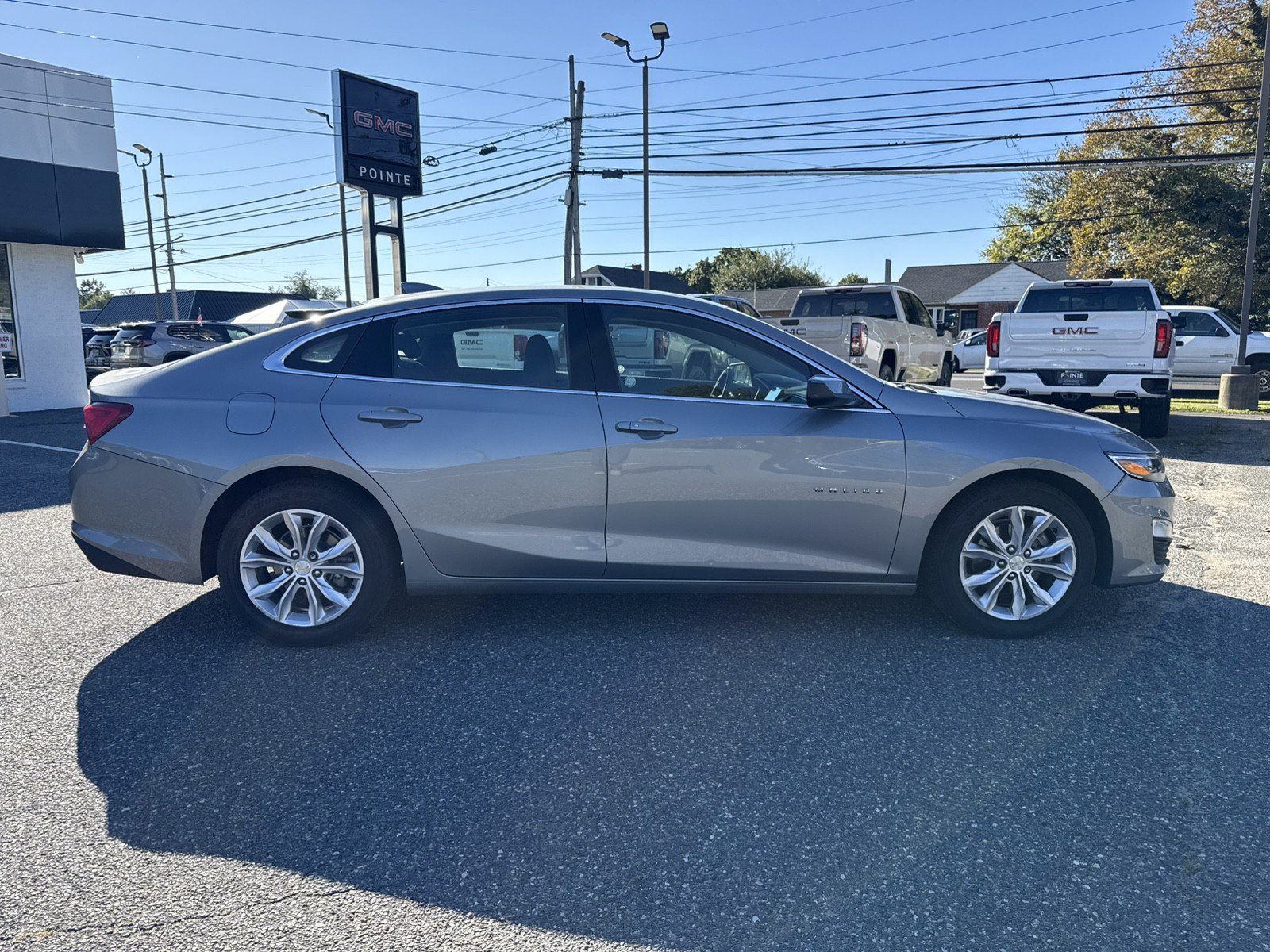 Used 2023 Chevrolet Malibu LT FWD image 2