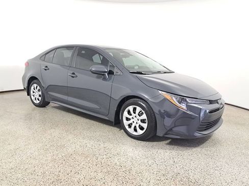 Used 2025 Toyota Corolla LE image 4