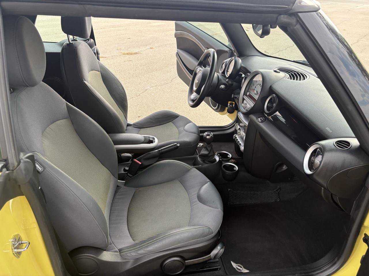 Used 2009 MINI Cooper Convertible FWD image 32