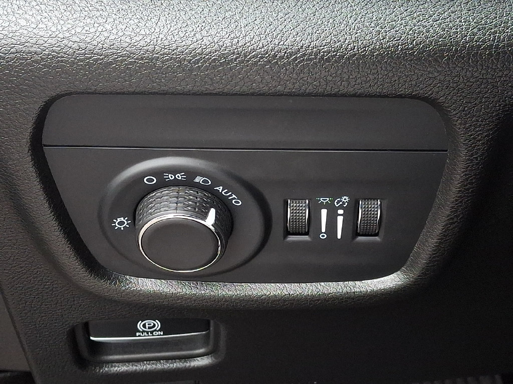 Used 2024 Jeep Grand Cherokee Altitude AWD/4WD image 27