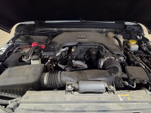 Used 2019 Jeep Wrangler Unlimited Sport S AWD/4WD image 9