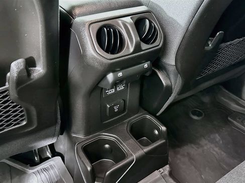 Used 2025 Jeep Gladiator Rubicon w/ Convenience Group AWD/4WD image 26