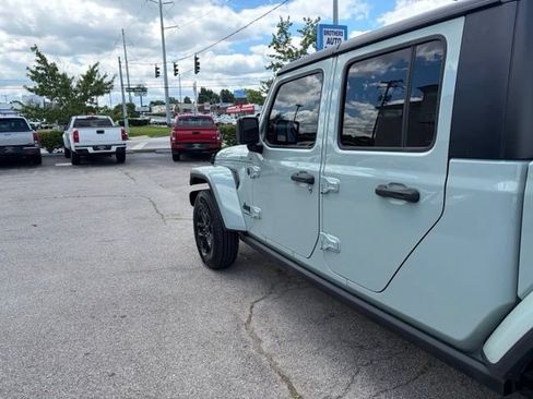 Used 2023 Jeep Gladiator Sport AWD/4WD image 5