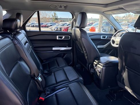 Used 2021 Ford Explorer XLT w/ Equipment Group 202A image 30