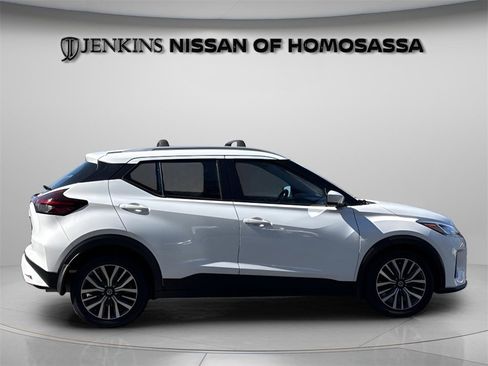 Certified 2021 Nissan Kicks SV image 6