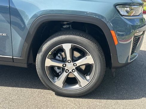 New 2026 Jeep Grand Cherokee Limited RWD image 13
