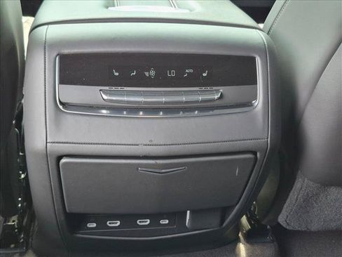 Used 2024 Cadillac Escalade ESV Premium Luxury Platinum AWD/4WD image 18