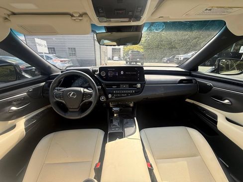 Used 2022 Lexus ES 300h w/ Premium Package FWD image 13