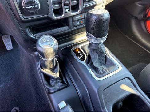 Used 2018 Jeep Wrangler Unlimited Sport S image 23