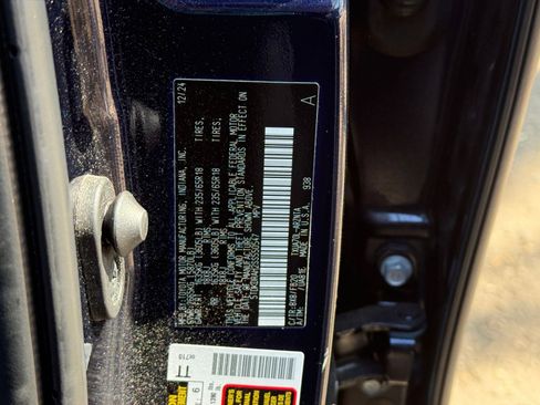 Used 2025 Toyota Highlander LE image 27