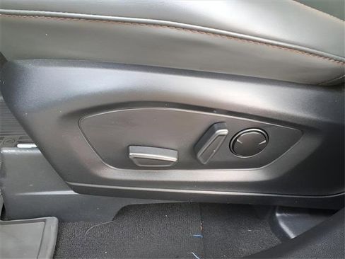 Used 2025 Ford Explorer Active w/ Active Comfort Package image 17