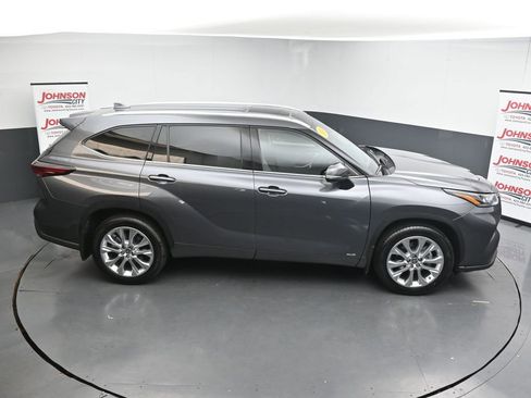 Used 2024 Toyota Highlander Limited image 37