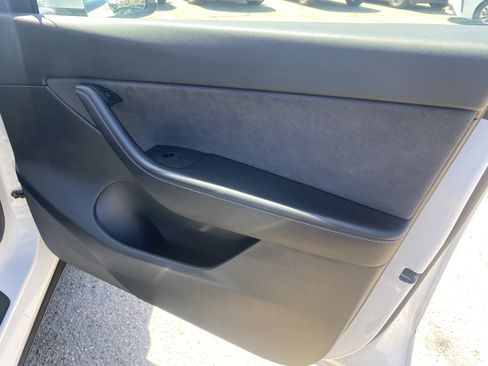Used 2021 Tesla Model Y Long Range AWD/4WD image 25