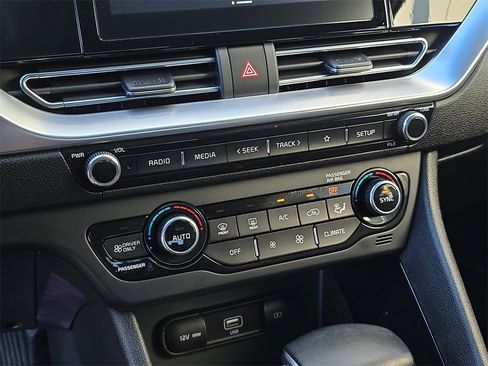 Used 2020 Kia Niro LXS image 25