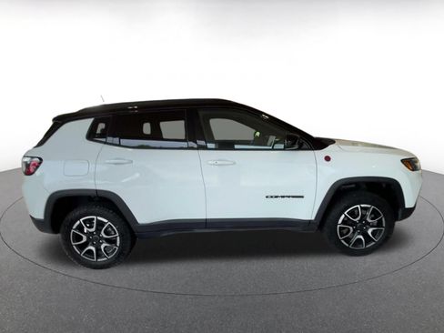 Used 2025 Jeep Compass Trailhawk AWD/4WD image 13