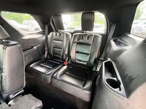 Used 2016 Ford Explorer XLT w/ Equipment Group 202A AWD/4WD image 35