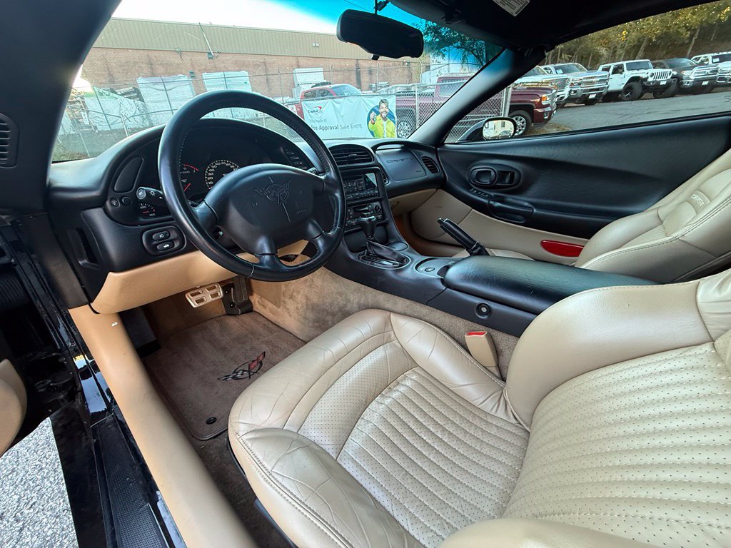 Used 2004 Chevrolet Corvette Coupe RWD image 28