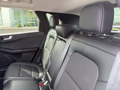 Used 2025 Ford Escape SE image 12