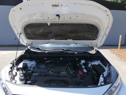 Used 2021 Toyota RAV4 XLE AWD/4WD image 33