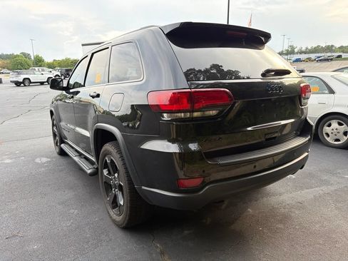 Used 2018 Jeep Grand Cherokee Laredo AWD/4WD image 5
