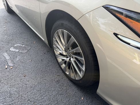 Used 2023 Lexus ES 350 Ultra Luxury w/ Accessory Package (Z2) FWD image 11