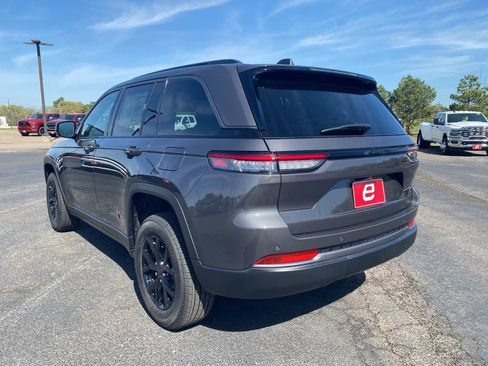 New 2026 Jeep Grand Cherokee Altitude image 5