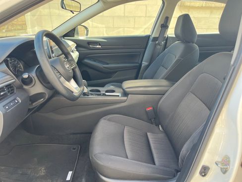 Used 2025 Nissan Altima 2.5 SV image 27