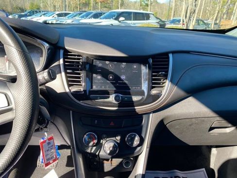 Used 2020 Chevrolet Trax LT FWD image 11