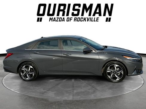 Used 2023 Hyundai Elantra Limited w/ Preferred Accessory Package image 7