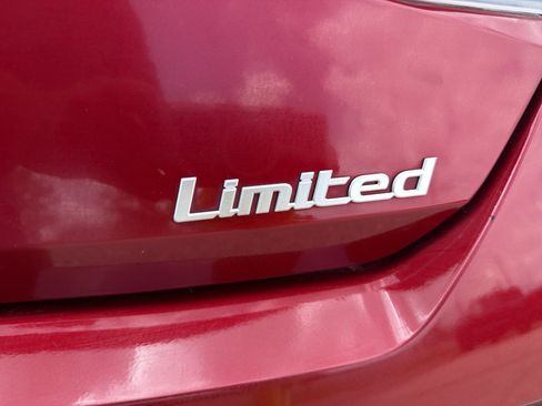 Used 2025 Hyundai Elantra Limited FWD image 9