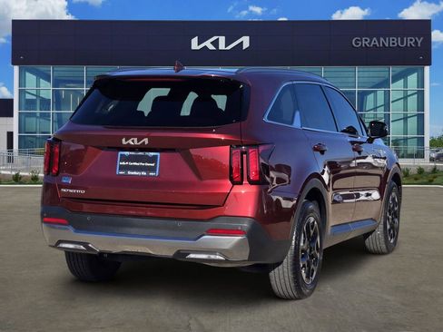 Certified 2025 Kia Sorento S w/ Panoramic Sunroof Package image 5